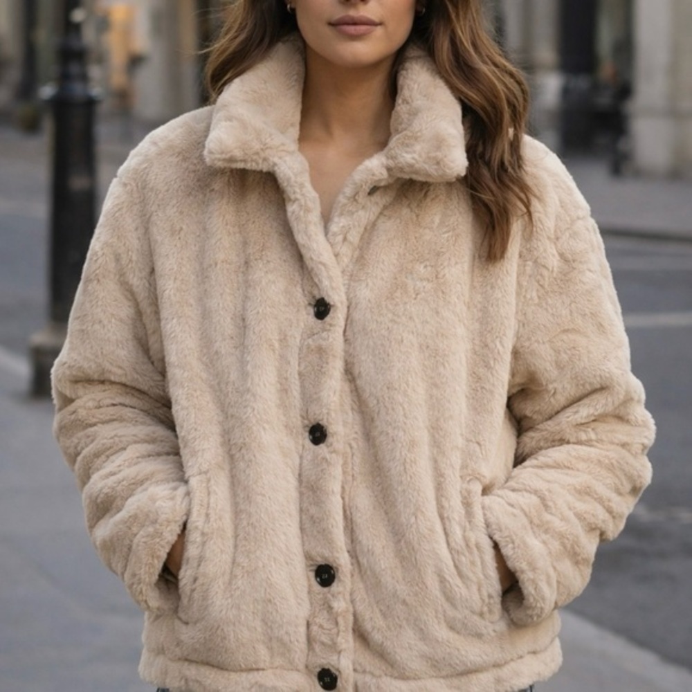 Ci Sono Cream Color Faux Fur Short Coat Sz M